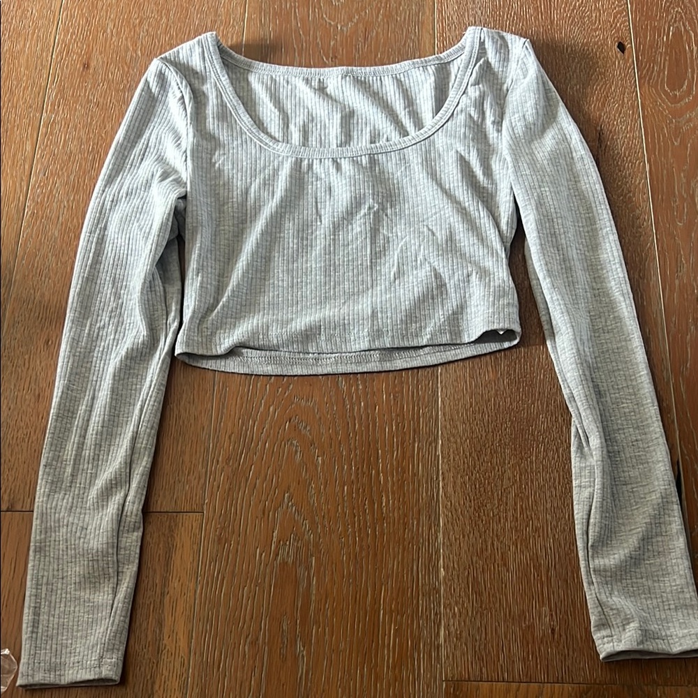 Gray Ribbed Long Sleeve Crop Top